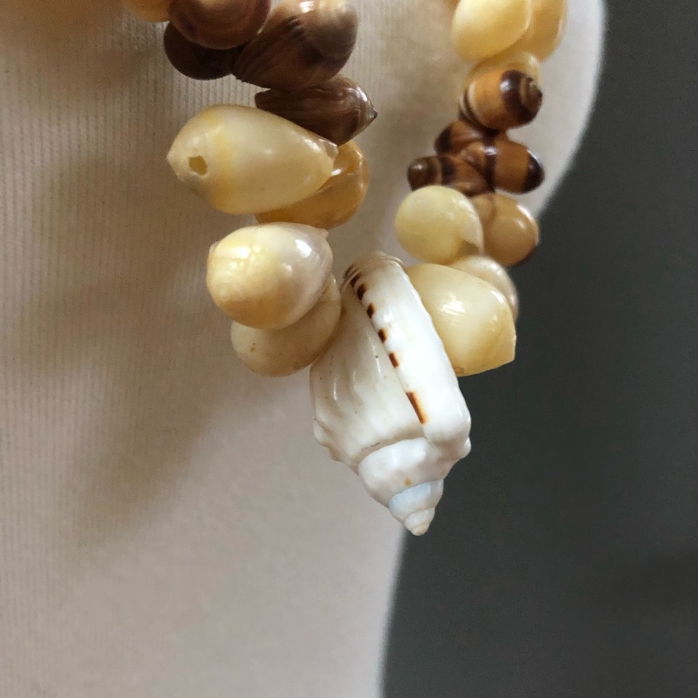 Heritage Antique Rarotonga Shell Lei - Picture 5 of 13